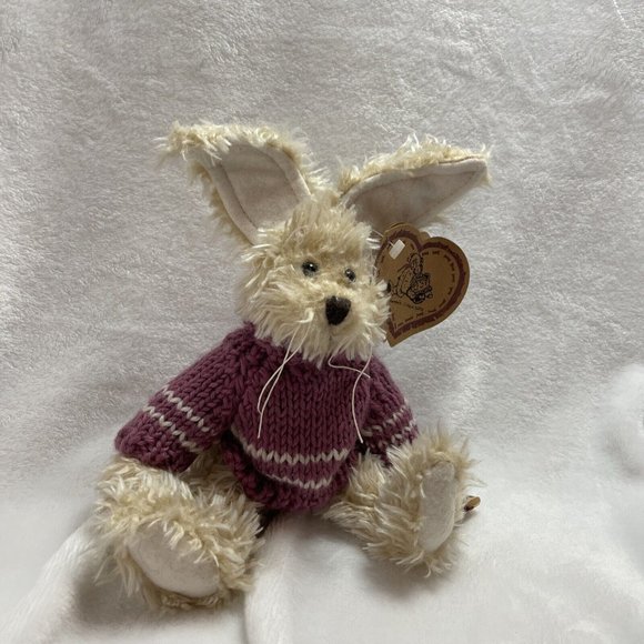 Vintage Heartfelt Collectibles bunny in sweater NWT - Picture 4 of 12